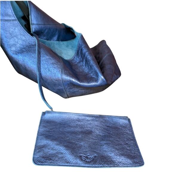 New Sharif Legacy Pearlized Blue Slouchy Leather Hobo with Wristlet - Picture 4 of 10